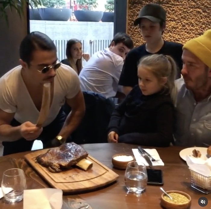 Salt Bae Mejeng Bareng Tokoh Dunia Salt Bae Mejeng Bareng Tokoh Dunia
