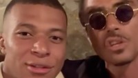 Kalau ini potret pesepak bola Kylian Mbappé bersama Salt Bae. Tahun 2021 mereka membuat video akrab ini bersama. Foto: TikTok 433