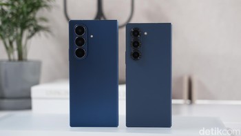 Samsung Galaxy Z Fold7 adalah lompatan besar dari Galaxy Z Fold6. Dengan desain yang jauh lebih tipis dan ringan, layar lebih besar, kamera utama 200MP yang revolusioner, dan performa Snapdragon 8 Elite yang lebih kencang, Fold7 menghadirkan pengalaman smartphone lipat yang lebih matang dan premium. Foto: Adi Fida Rahman/detikINET