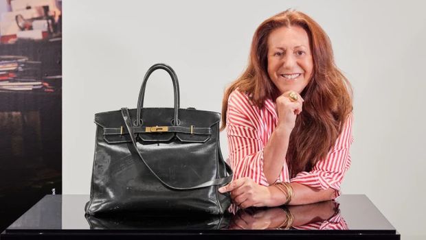Sebuah tas Birkin asli yang dirancang khusus oleh Hermès untuk Jane Birkin pada 1980-an kini dipamerkan di Sotheby’s Paris, menjelang lelang yang akan digelar pada 10 Juli. (Dok. sothebys)
