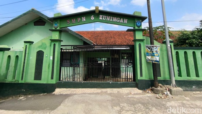 Sunyi dan sepi di SMPN 6 Kuningan. Sekolah ini hanya mendapatkan 12 siswa baru.