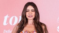 Potret Sofia Vergara yang Kepergok Nempel Tom Brady