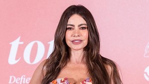Sofia Vergara, memang menarik perhatian Brady. Disebut cantik dan tipenya banget, tapi dia juga dinilai terlalu set in her ways alias sudah nyaman banget dengan gaya hidupnya, sampai-sampai Brady cuma kuat ketemu dalam dosis kecil. Foto: FilmMagic/Aldara Zarraoa
