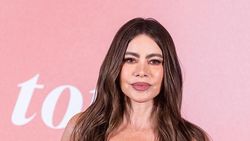 Potret Sofia Vergara yang Kepergok Nempel Tom Brady