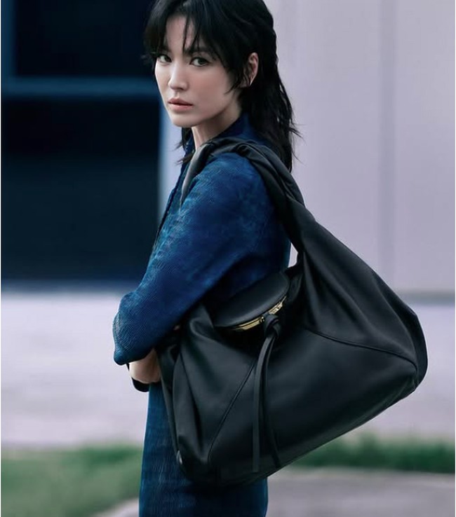 Song Hye Kyo untuk Fendy Spy Bag