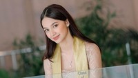 Dilihat di Instagram, Jumat (11/7/2025), Cut Tari memperlihatkan beberapa foto penampilan berkebaya putrinya. Snapshots of @sydneyazkassya, tulisnya. (Foto: dok Instagram cuttaryofficial)