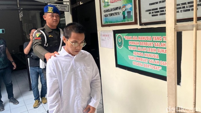 Terdakwa Andi, pramusaji Hotel dan Karaoke Puri Indah di Mojokerto