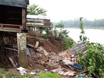 3 Rumah di Muba Roboh Akibat Abrasi Sungai Musi