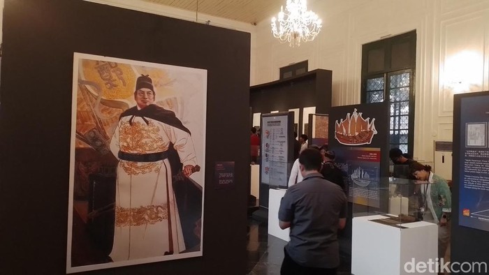 Wakil Gubernur DKI Jakarta Rano Karno saat berada di pembukaan pameran 620 tahun pelayaran Laksamana Cheng Ho di Museum Seni Rupa dan Keramik, Jumat (11/7/2025)