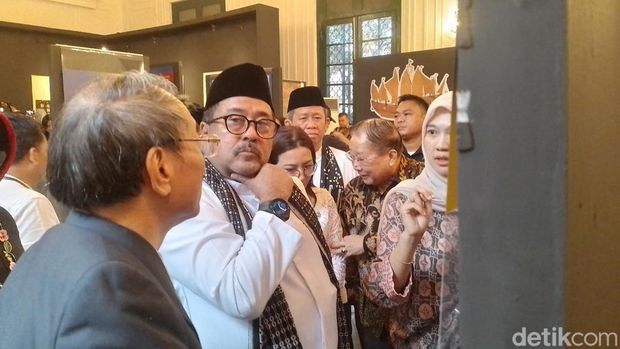 Wakil Gubernur DKI Jakarta Rano Karno saat berada di pembukaan pameran 620 tahun pelayaran Laksamana Cheng Ho di Museum Seni Rupa dan Keramik, Jumat (11/7/2025)