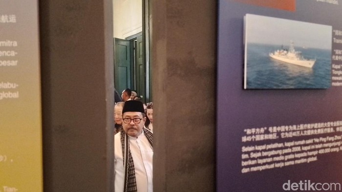 Wakil Gubernur DKI Jakarta Rano Karno saat berada di pembukaan pameran 620 tahun pelayaran Laksamana Cheng Ho di Museum Seni Rupa dan Keramik, Jumat (11/7/2025)