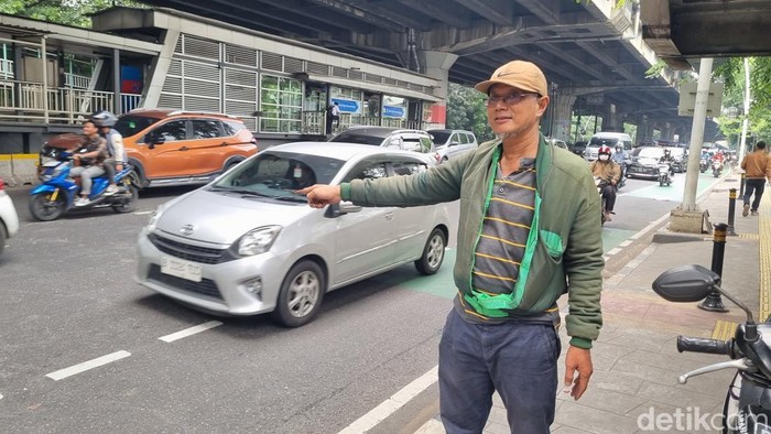 Warga ceritakan kecelakaan beruntun di Utan Kayu, Jakarta Timur.