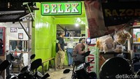 Di Menteng Atas, Jakarta Selatan ada warung nasi legendaris. Bernama Warung Belek yang sudah berdiri sejak 1980-an. Foto: detikcom/Riska Fitria