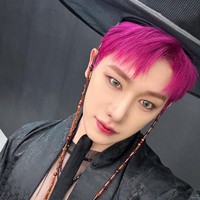 Selain Soda Pop, Wonho eks MONSTA X juga membuat cover lagu viral boy group fiksi Saja Boys, Your Idol. Soundtrack film KPop Demon Hunters itu kini menempati peringkat ke-31 dalam tangga lagu global Billboard Hot 100. Foto: dok. Instagram @iwonhoyou