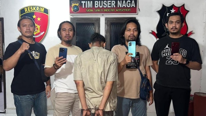 Alhadi saat diringkus polisi usai mencuri lovebird dan hp.