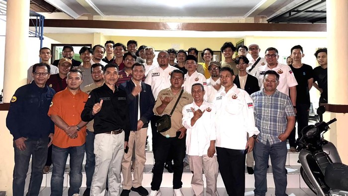 Andre Rosiade saat berkunjung ke sejumlah asrama mahasiswa Minang di Jogja (dok.istimewa)