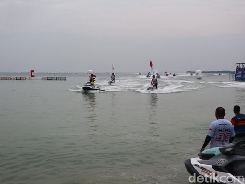 Piala Menpora Aquabike Championship 2025 di Pantai Tirta Samudra Bandengan Jepara, Sabtu (12/7/2025).