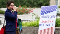 Pemecatan mencakup 1.107 pegawai sipil dan 246 diplomat asing yang berbasis di Amerika Serikat. Kebijakan ini diterapkan ketika AS sedang menghadapi krisis global seperti perang Rusia-Ukraina dan konflik panjang di Gaza. (REUTERS/Annabelle Gordon)
