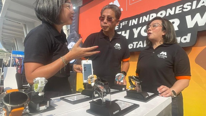 Bank Mega Luncurkan Inovasi Baru Lewat Smartwatch Bank Mega menghadirkan inovasi baru dalam sistem pembayaran digital di Indonesia. Bersama Visa Indonesia dan Garmin Indonesia, Bank Mega meluncurkan fitur Tap to Pay with Garmin Pay yang memungkinkan pembayaran cukup dengan smartwatch Garmin.