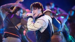 Dino SEVENTEEN Bikin Gempar Arab
