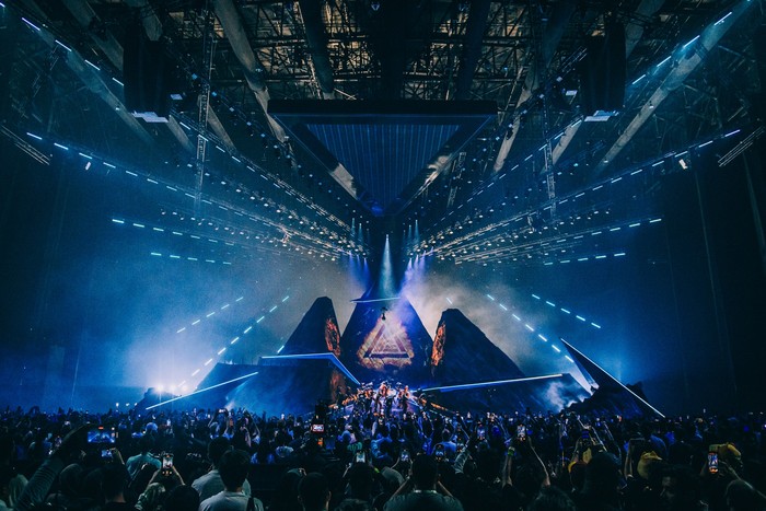 Dino SEVENTEEN tampil di pembukaan Esports World Cup (EWC) 2025 di Riyadh, Arab Saudi, pada Kamis (10/7/2025) waktu setempat.