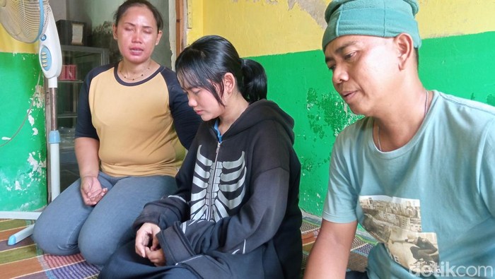Fuji (tengah) anak almarhum Tasmi