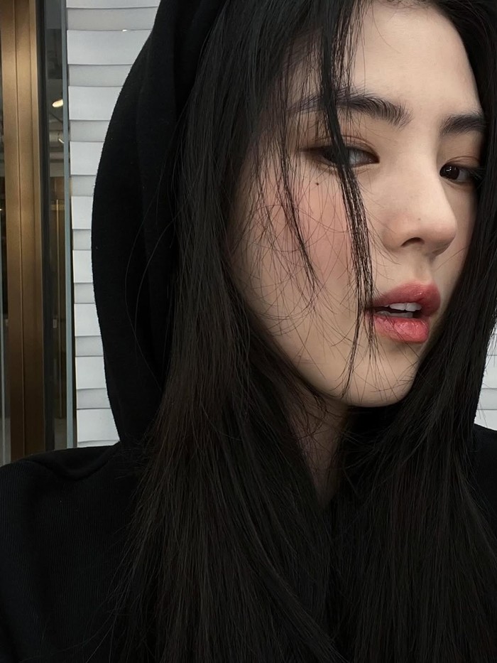 Aktris Korea Han So Hee dalam foto yang diunggah ke Instagram pribadinya.