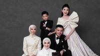 Our first glam Family Photo, finally, tulis Irish Bella dalam Instagram dilihat detikcom. Foto: dok instagram Irish Bella