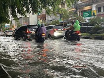Jalan di Depan Kampus USU Medan Banjir