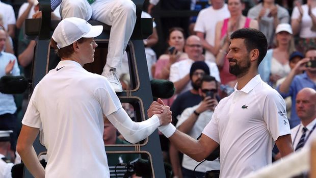 Tennis - Wimbledon - All England Lawn Tennis and Croquet Club, London, Britain - July 11, 2025 Italy's Jannik Sinner shakes hands with Serbia's Novak Djokovic after winning his semi final match REUTERS/Toby Melville