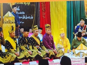 Video: Momen Kapolri Diberi Anugerah Adat Melayu Ingatan Budi