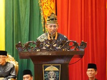 Video: Makna Anugerah Adat Melayu Ingatan Budi Bagi Kapolri