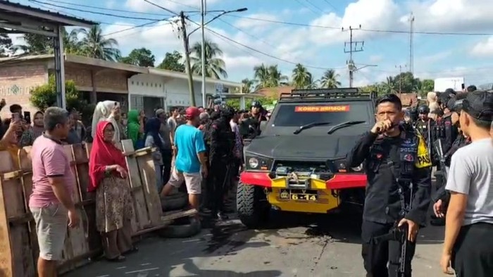 Kericuhan yang terjadi di Muratara karena menolak tambang emas ilegal.