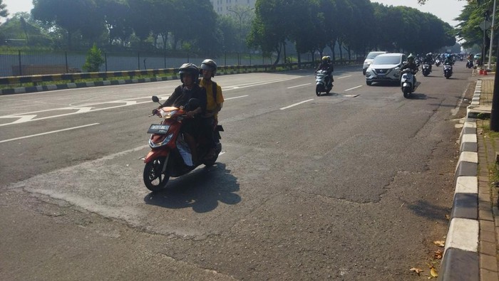 Kondisi Jalan TB Simatupang, Jaksel, yang dikeluhkan warga.