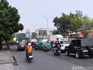Cerita Pengendara Nyerah Saat Nunggu Lampu Merah Terlama di Bandung