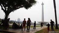 Kunjungan ke Monas terpantau ramai selama libur sekolah tahun ini.