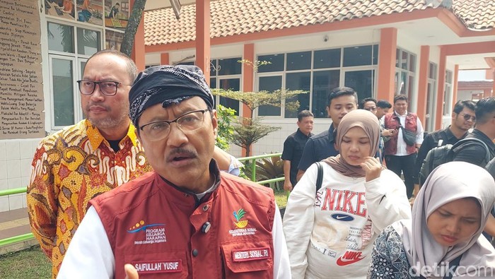 Menteri Sosial Saifullah Yusuf di Sentra Abiyoso Cimahi