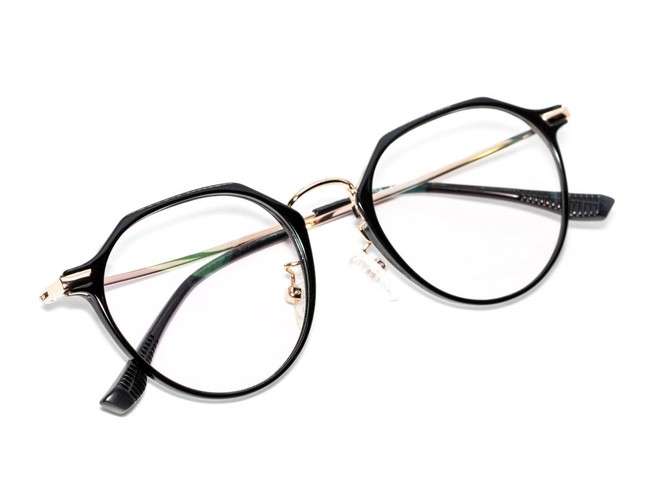 Model Kacamata untuk Wajah Bulat