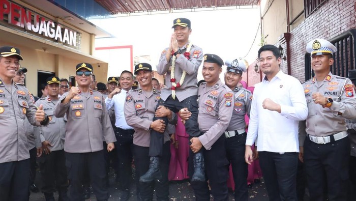 Momen perpisahan Kapolres Mojokerto Kota.