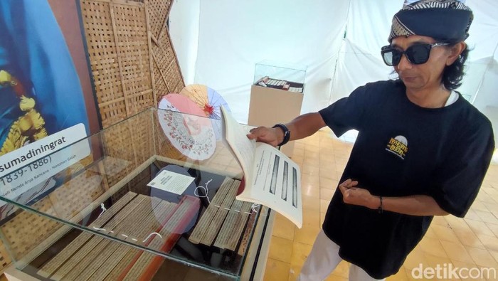 Naskah Kuno Peninggalan Bupati Galuh Dipamerkan di Situs Jambansari Ciamis Naskah Kuno Peninggalan Bupati Galuh Dipamerkan di Situs Jambansari Ciamis