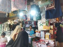 Sayang Anak! Ibu Ini Tak Pikirkan Harga Saat Beli Seragam Putranya