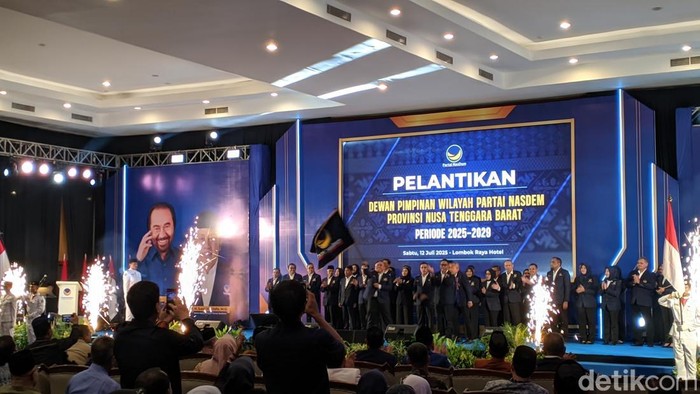 Pelantikan pengurus baru Dewan Pimpinan Wilayah (DPW) Partai NasDem Nusa Tenggara Barat (NTB) periode 2025-2029 di Mataram, Sabtu (12/7/2025). (Foto: Ahmad Viqi/detikBali)