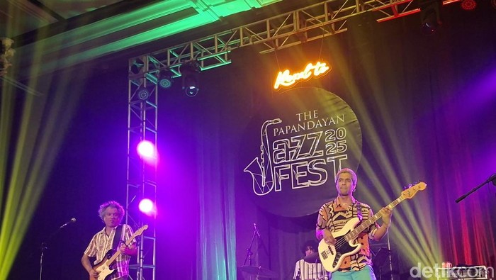 Penampilan Trio asal Italia, Savana Funk.