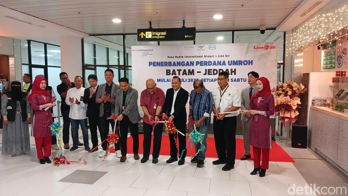 Peresmian penerbangan langsung umrah dari Batam tujuan Jeddah, Arab Saudi.