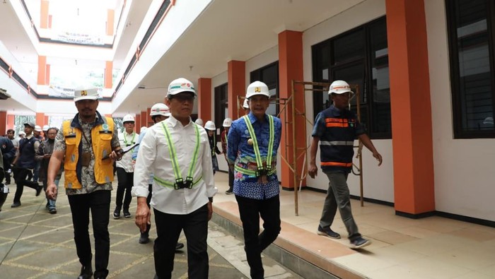 Peninjauan renovasi gedung Poltekom Kota Malang yang akan digunakan sebagai Sekolah Rakyat.