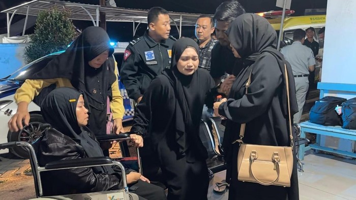 Penyerahan kasad WN Malaysia korban tenggelamnya KMP Tunu Pratama Jaya