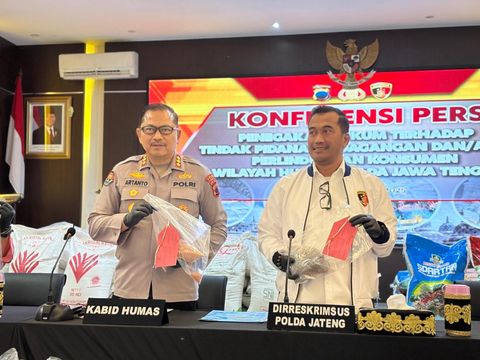 Polda Jateng saat menggelar konferensi pers ungkap kasus gula oplosan yang beroperasi di Banyumas.