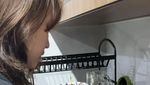 Sayang Suami! Ribka Sugiarto Masak Tumis Kangkung buat Rian Ardianto