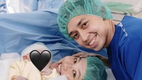 Pasangan pebulutangkis, Rian Ardianto dan Ribka Sugiarto diliputi kabar bahagia atas kelahiran anak pertamanya. Keduanya tampak bergembira menjadi orang tua baru. Foto: Instagram/@ribkasugiarto