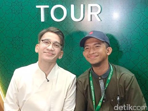 Ruben Onsu (kiri) bersama rekannya saat ditemui di kawasan Senayan, Jakarta Pusat, Sabtu (12/7/2025).